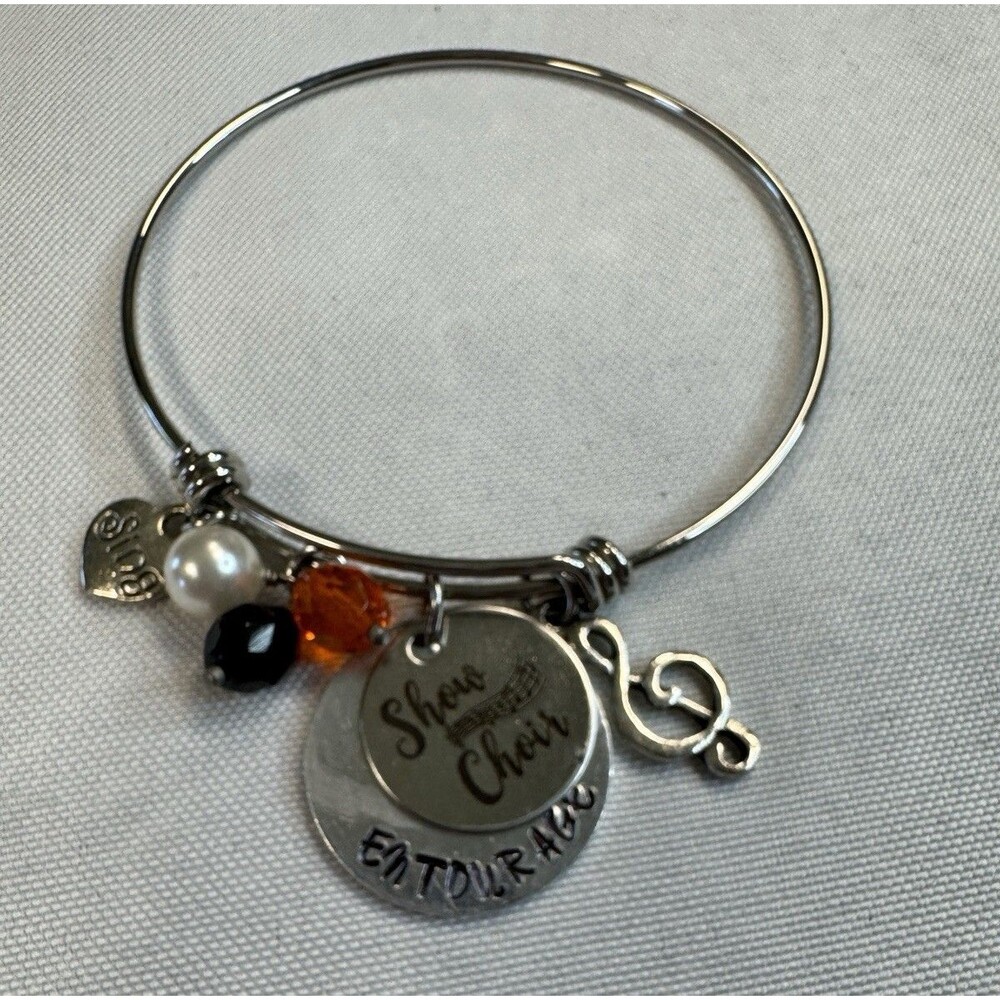 Silver Tone Show Choir Entourage Wire Bangle Treble Clef Sing Heart Charm Music